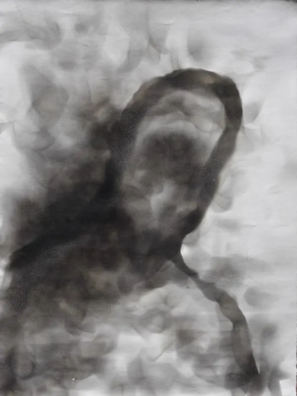 Figura realizada con humo de la serie Precariedad laboral — Humo